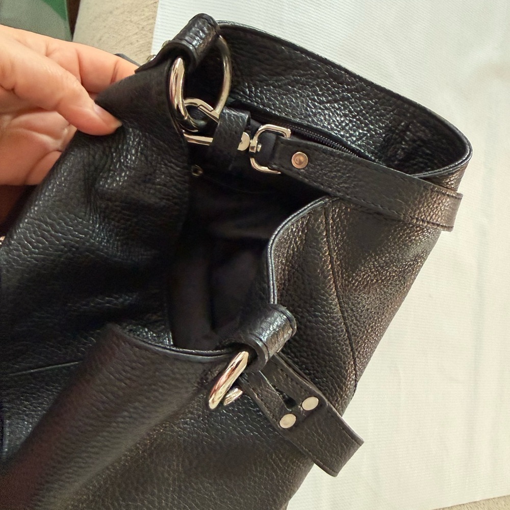 Borse in Pelle Soft Pebble Leather Black Crossbody Bag - Picture 9 of 14